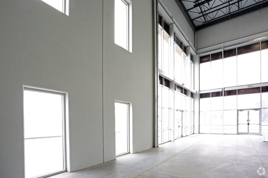 More Photos Of 1150 Patrol Rd, Jeffersonville Distribution For Lease