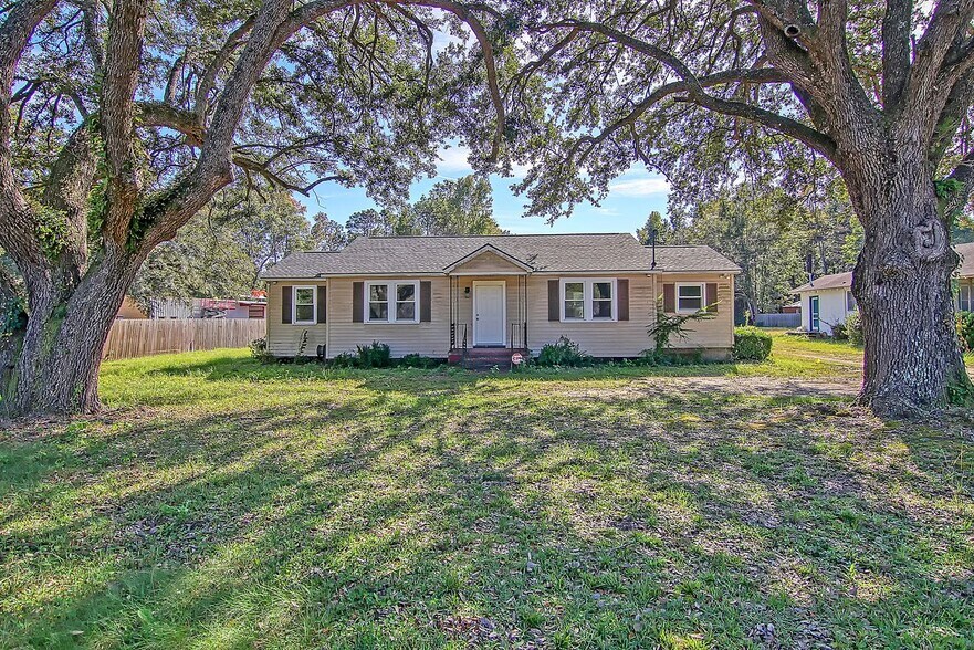 Primary Photo Of 10587 Hwy 78, Summerville Office For Sale