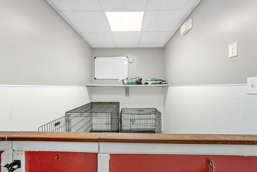 More Photos Of 140 Summer St, Holliston Veterinarian Kennel For Sale