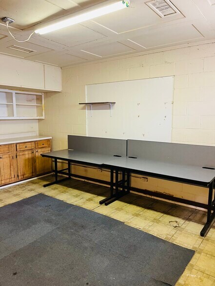 More Photos Of 11558 FM 751, Quinlan Light Manufacturing For Lease