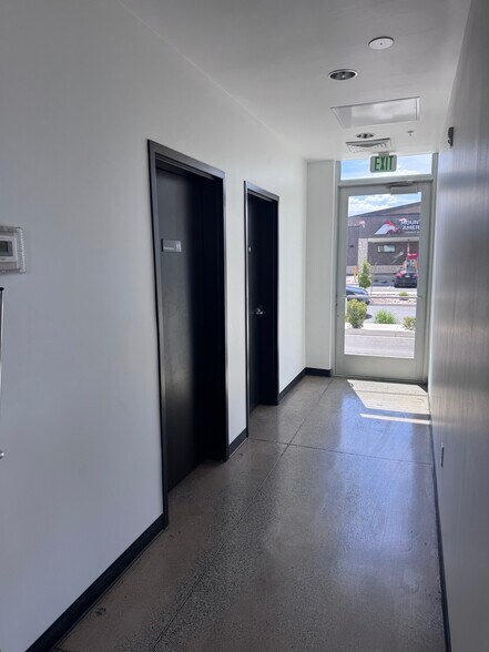 More Photos Of 665 450 N, Vineyard Storefront For Lease