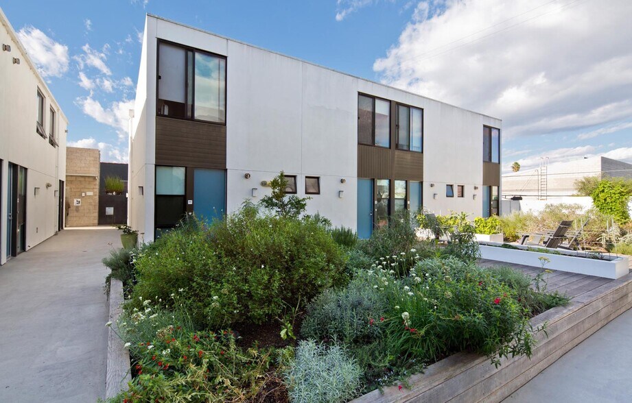 More Photos Of 1645 Abbot Kinney Blvd, Venice Apartments For Lease
