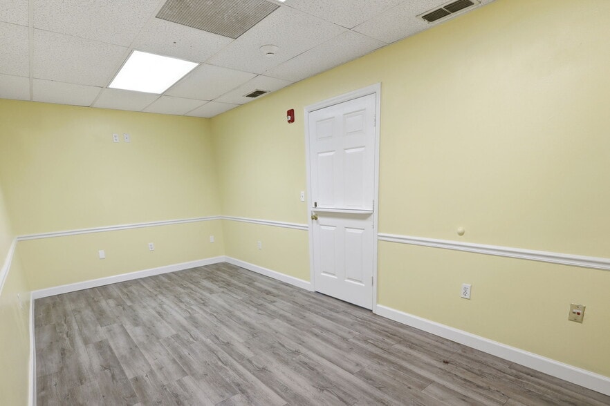 More Photos Of 346 N Volusia Ave, Orange City Office For Lease