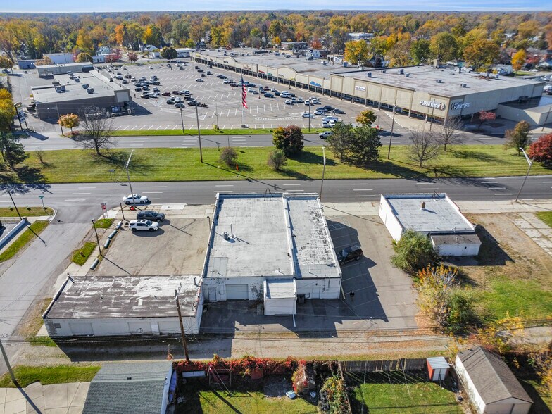 More Photos Of 25420 Grand River ave, Redford Twp Service Station For Lease