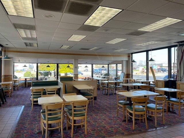More Photos Of 1272 E Battlefield St, Springfield Restaurant For Lease