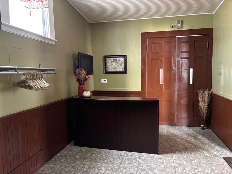More Photos Of 2951 W 32nd St, Cleveland Specialty For Sale
