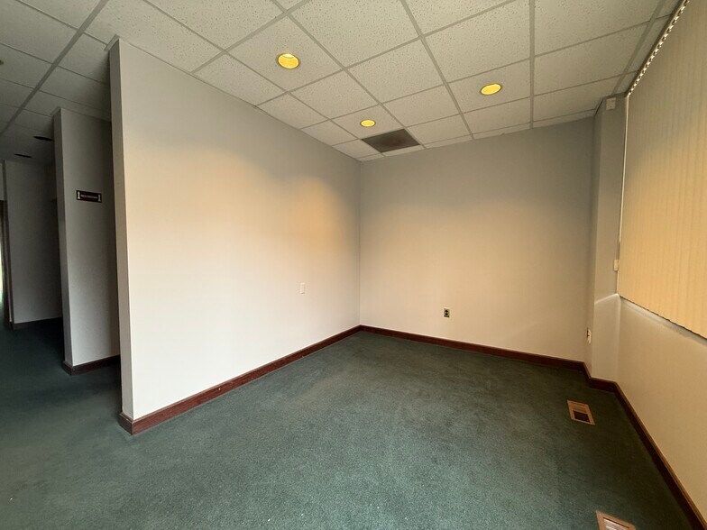 More Photos Of 750-758 S Monroe St, Monroe Office For Sale