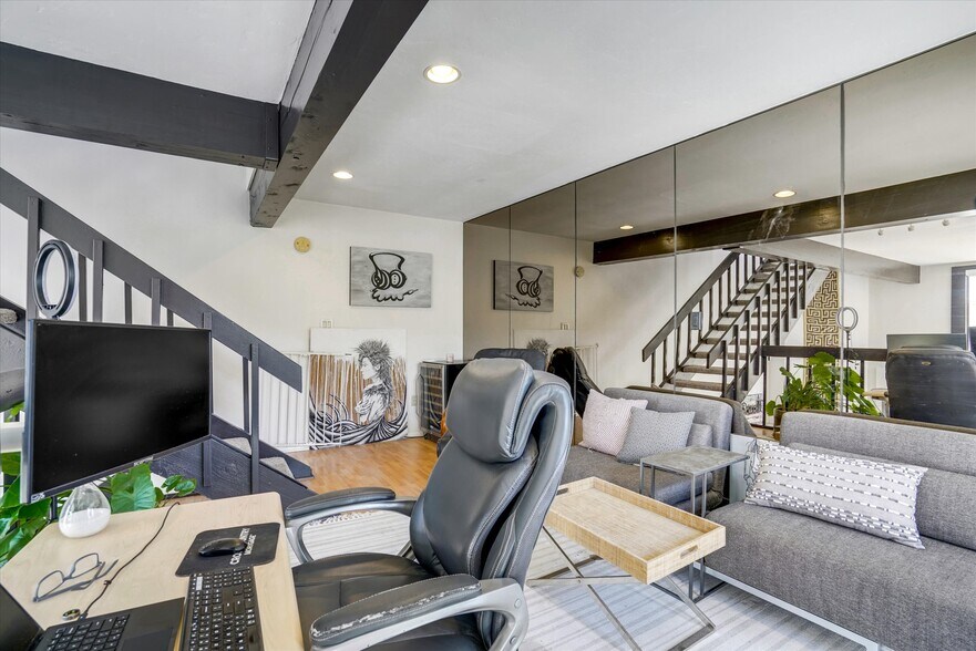 More Photos Of 14 Mast, Marina Del Rey Apartments For Sale