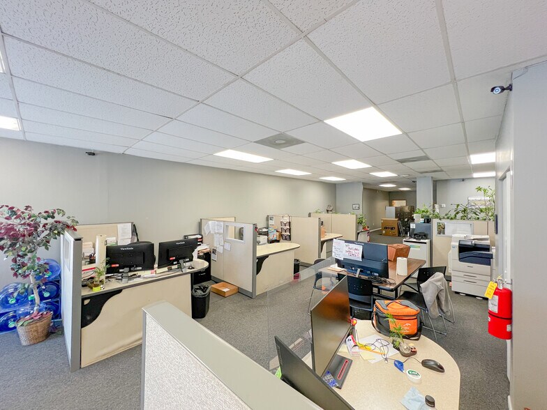 More Photos Of 5250 N Broadway St, Chicago Storefront For Lease