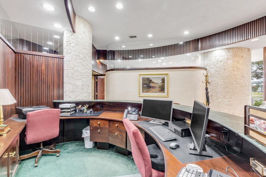 More Photos Of 100-104 Riverside Dr, New Smyrna Beach Office For Sale