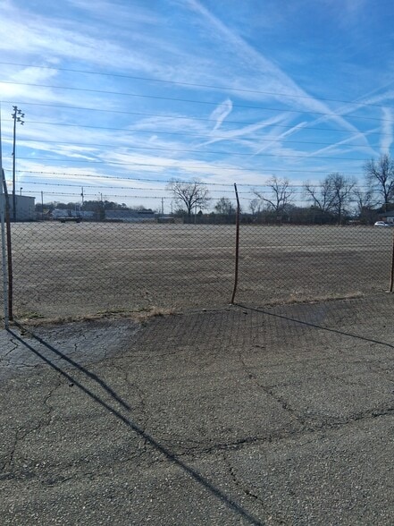 More Photos Of 4453 Broadway, Macon-Bibb Distribution For Lease