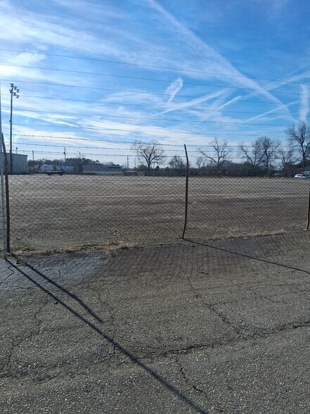 More Photos Of 4453 Broadway, Macon-Bibb Distribution For Lease