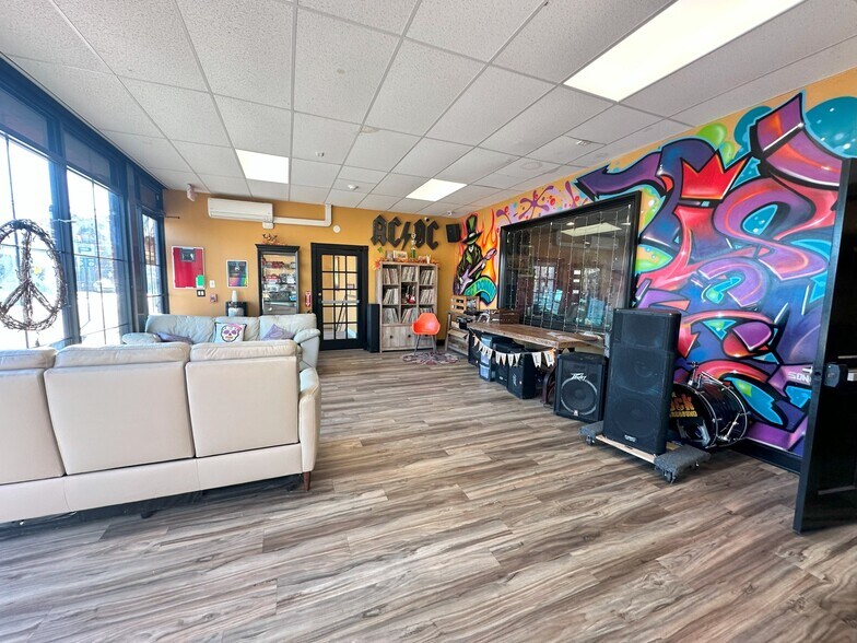 More Photos Of 15-17 Oak St, Patchogue Office Residential For Sale