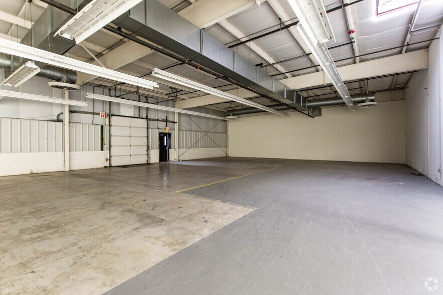 More Photos Of 5160-5168 Blazer Pky, Dublin Warehouse For Lease