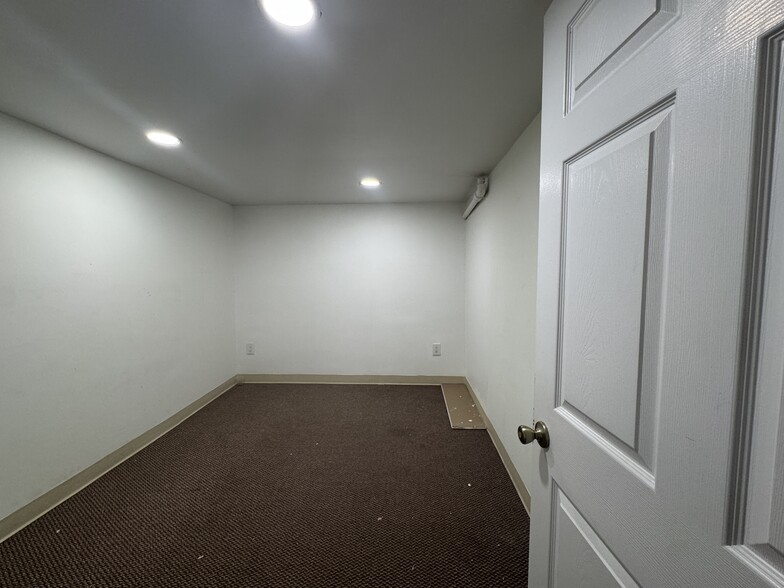 More Photos Of 2857 Steinway St, Astoria Apartments For Lease