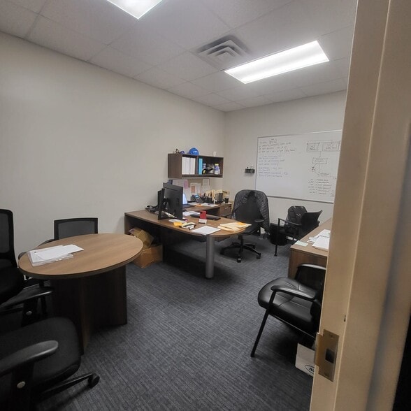 More Photos Of 3500 Gateway Centre Blvd, Morrisville Light Distribution For Lease