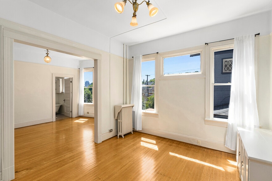 More Photos Of 714-716 NW 24th Pl, Portland Apartments For Sale