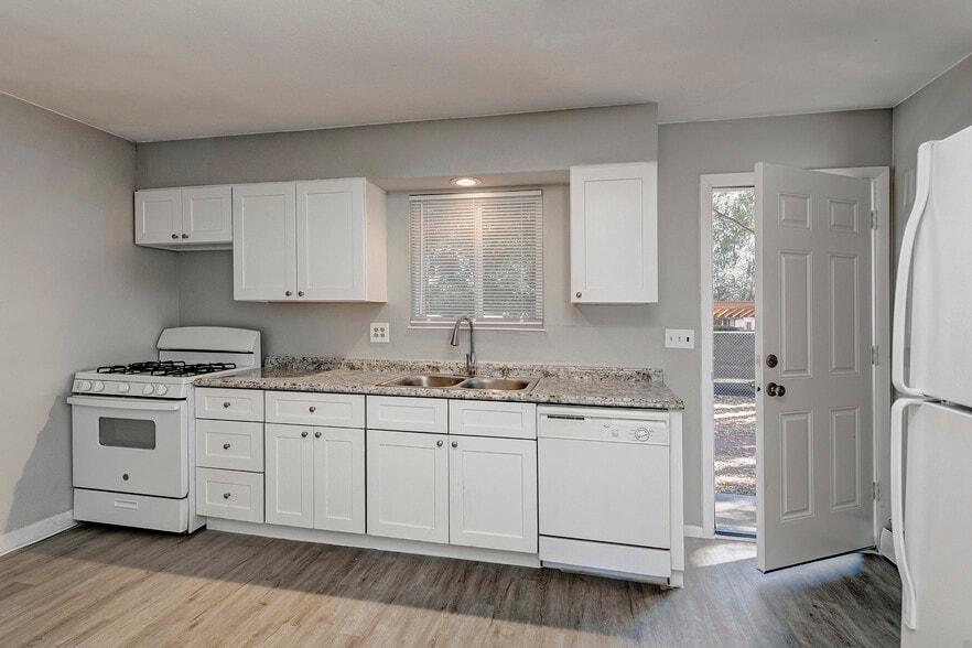 More Photos Of 1415 S Corona Ave, Colorado Springs Apartments For Sale