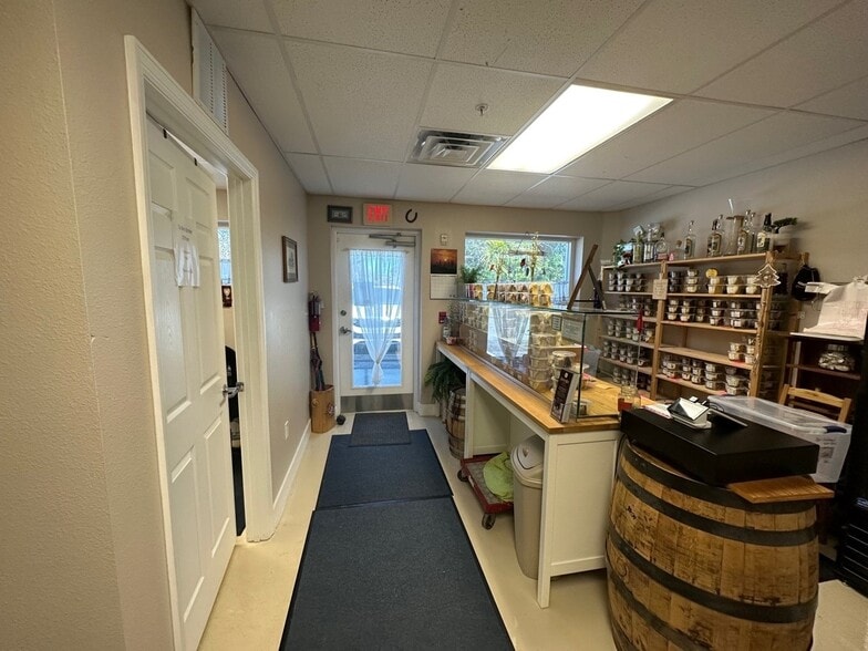 More Photos Of 6600-6612 26th Ct E, Sarasota Warehouse For Sale