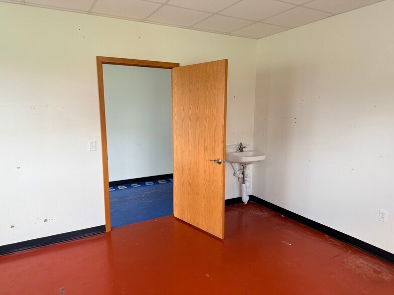 More Photos Of 1001 Arboretum Dr, Waunakee Flex For Lease