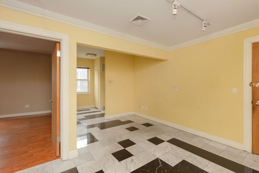 More Photos Of 3651 E Tremont Ave, Bronx Storefront Retail Residential For Lease