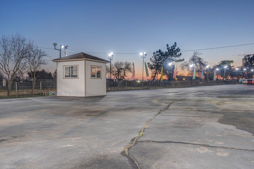 More Photos Of 854 Crows Landing Rd, Modesto Auto Dealership For Sale
