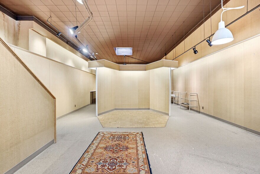 More Photos Of 1157 Pleasantville Rd, Briarcliff Manor Storefront For Sale