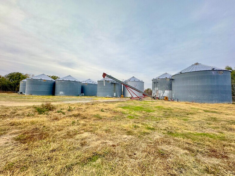 More Photos Of 600 Quitman St, Sledge Land For Sale