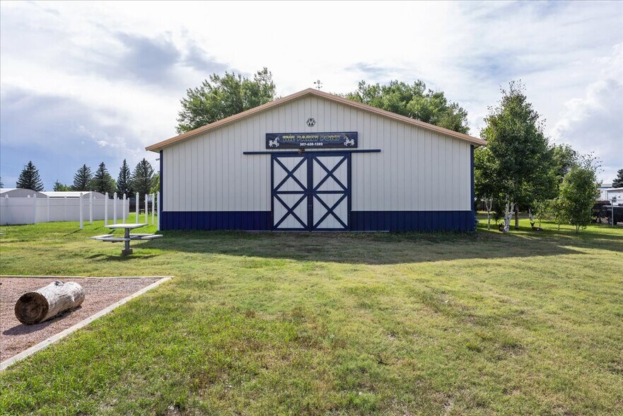 More Photos Of 1902 Avenue C, Cheyenne Self Storage For Lease