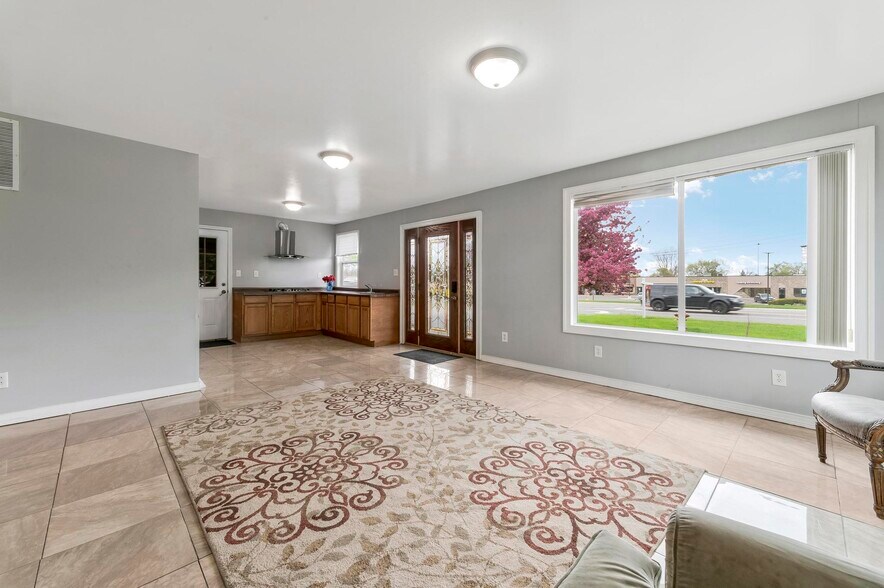 More Photos Of 7969 Richardson Rd, West Bloomfield Office Residential For Sale