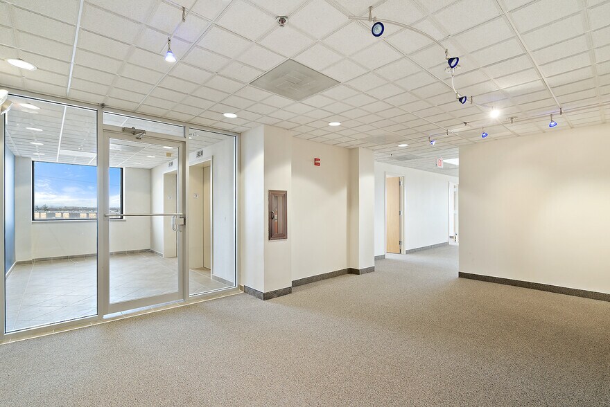 More Photos Of 4221 Walney Rd, Chantilly Office For Lease