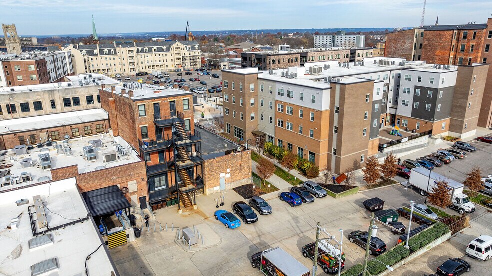 More Photos Of 925 E McMillan St, Cincinnati Storefront For Lease
