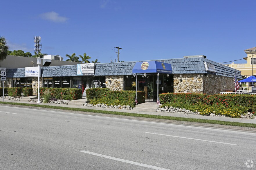 More Photos Of 330-350 9th St S, Naples Freestanding For Sale