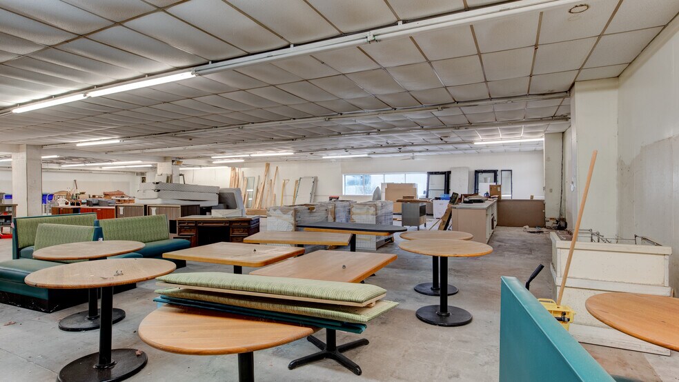 More Photos Of 2015 Payne st, Tell City Light Distribution For Sale