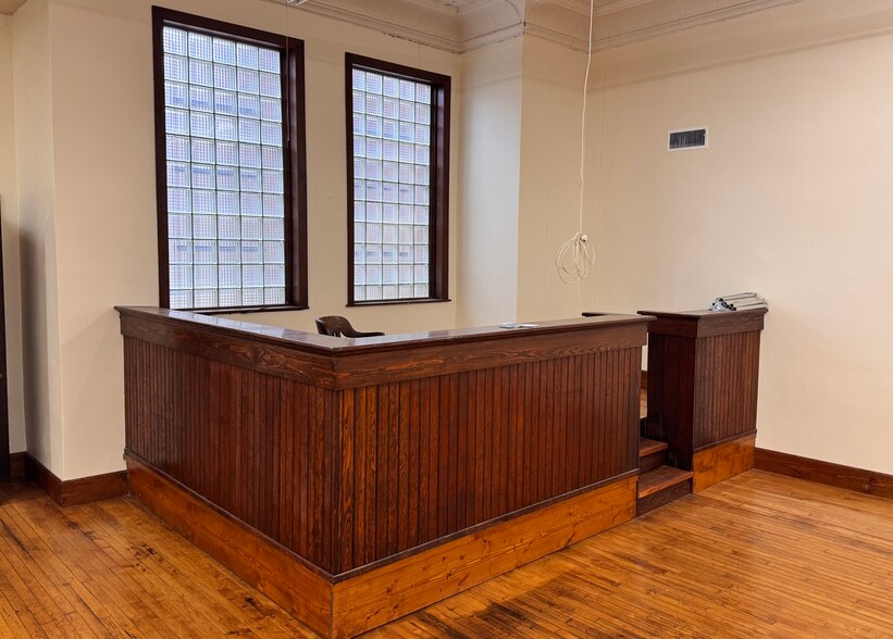 More Photos Of 425-433 1st St, LaSalle General Retail For Lease