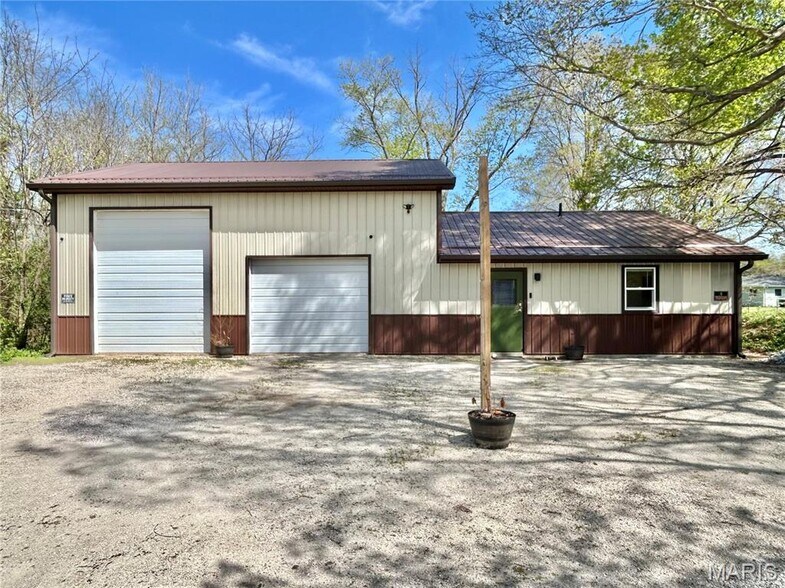 More Photos Of 306 E Franklin St, Salem Flex For Sale