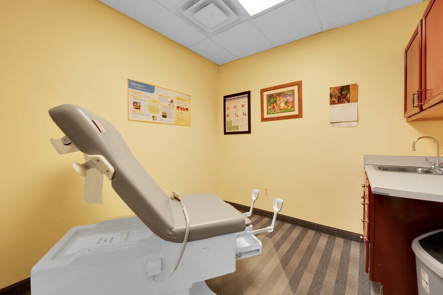 More Photos Of 42490 Garfield Rd, Clinton Township Medical For Lease