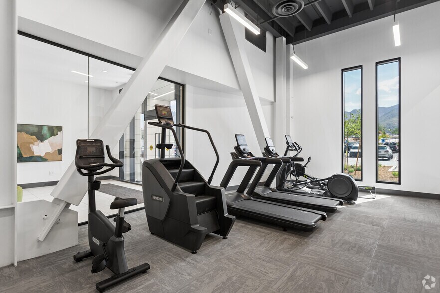 More Photos Of 4835 S Highland Dr, Holladay Coworking Space