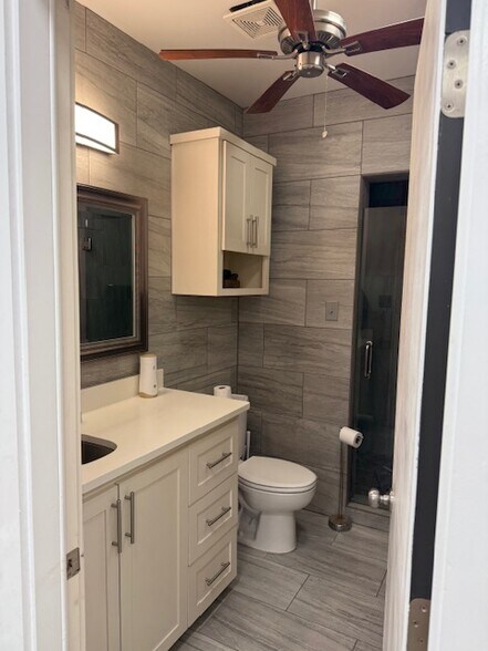 More Photos Of 504 N Breckenridge St, Ennis Warehouse For Sale
