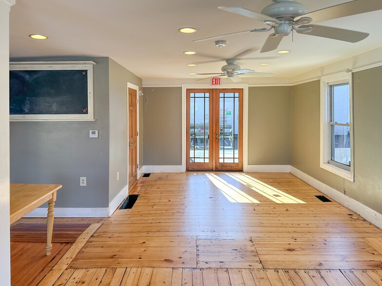 More Photos Of 31 Central Square, Troy Storefront Retail Residential For Lease