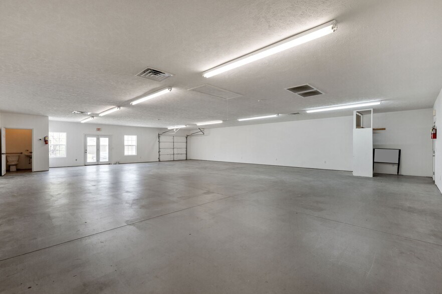 More Photos Of 807 Lipscomb St, Shelbyville Warehouse For Sale