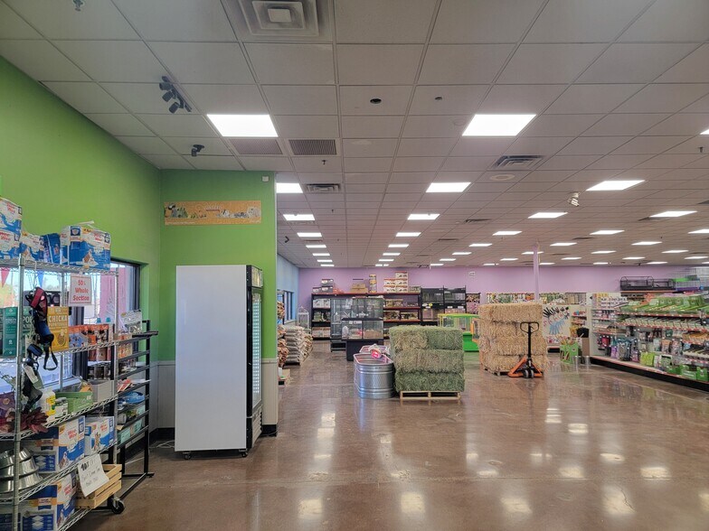 More Photos Of 856 S Alma School Rd, Mesa Freestanding For Sale