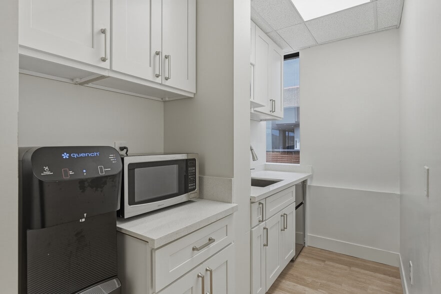 More Photos Of 10505 Sorrento Valley Rd, San Diego Office For Sale