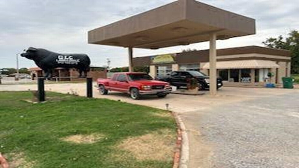 More Photos Of 7971 US Highway 70, Waurika Auto Repair For Sale