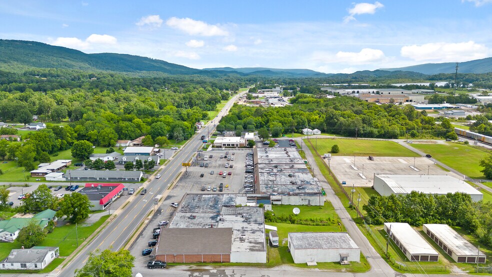 More Photos Of 152 N Main St, Trenton General Retail For Sale