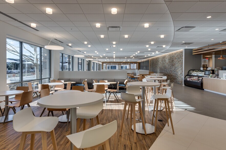 More Photos Of 13865 Sunrise Valley Dr, Herndon Office For Sale