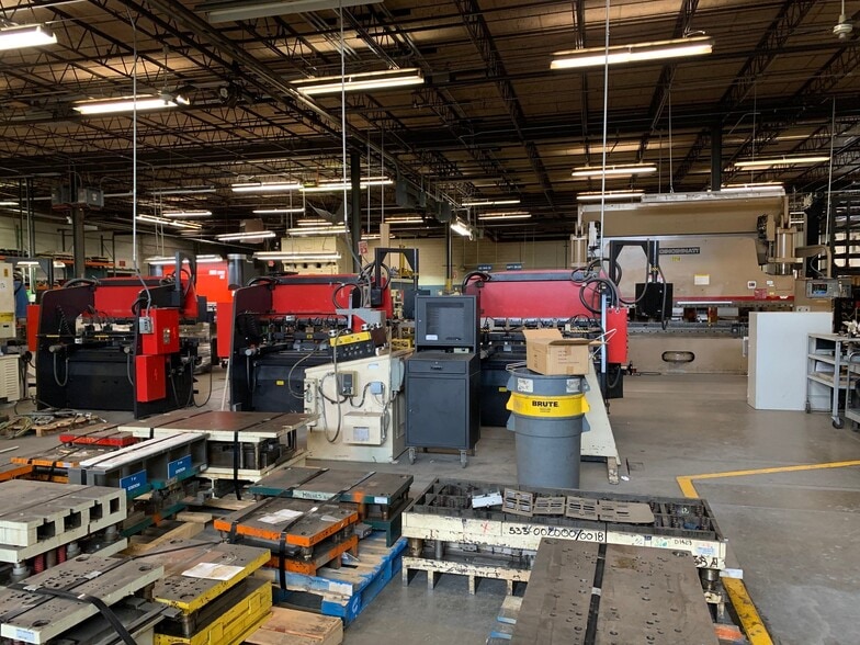 More Photos Of 1111 S Wheeling Rd, Wheeling Warehouse For Lease