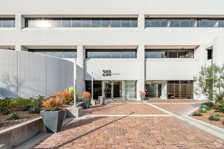 More Photos Of 200 E Sandpointe Ave, Santa Ana Unknown For Lease