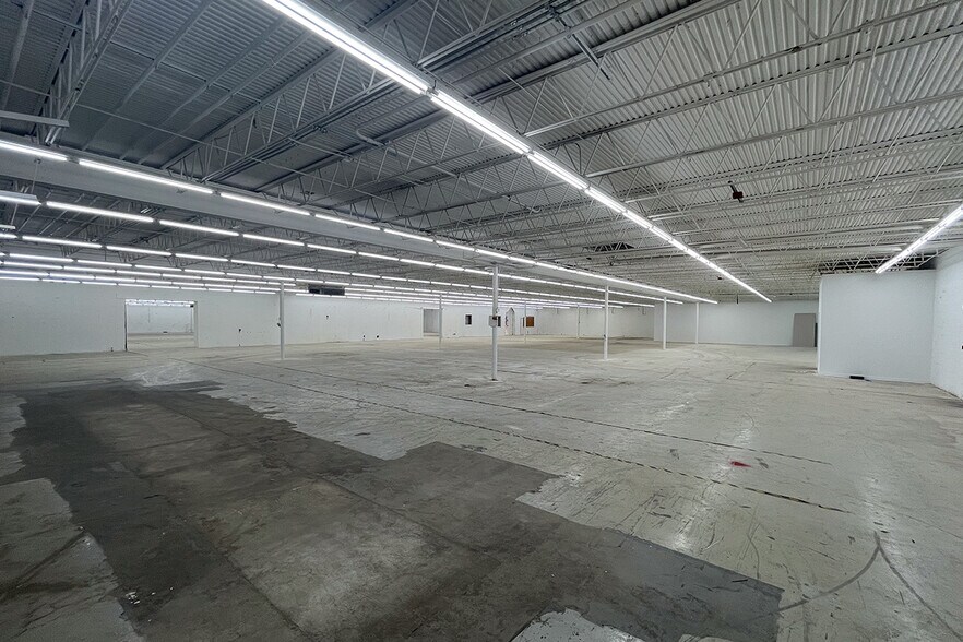 More Photos Of 3601 SE Dixie Hwy, Stuart Warehouse For Lease
