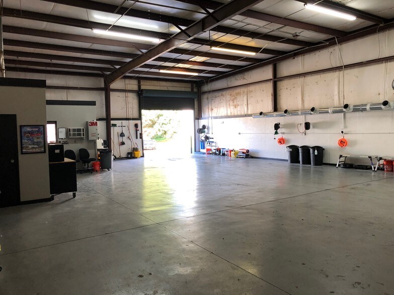 More Photos Of 3345 Hutchinson Rd, Cumming Warehouse For Lease